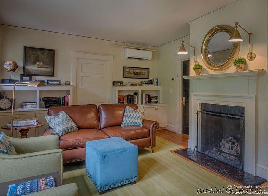 Oakhurst Inn At The University Charlottesville Exterior foto